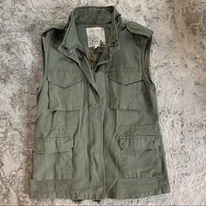 Green vest with pockets